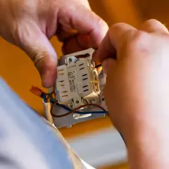Ile kosztuje elektryka w domu 100m2? Zaskakujące wydatki ujawnione