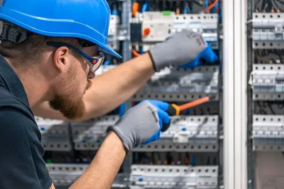 Ile zarabia inżynier elektryk w Niemczech? Zaskakujące różnice w wynagrodzeniach