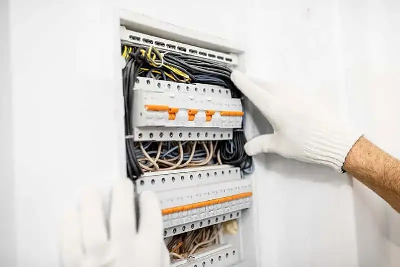 Zdjęcie Ile kosztuje skrzynka elektryczna na zewnątrz? Ceny i porady